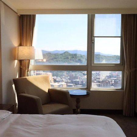 Rhine Inn Цзилун Экстерьер фото